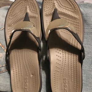 Croc thong sandal wedge